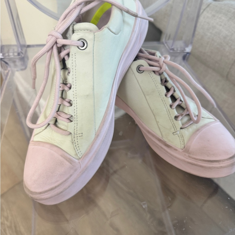 Ecco Women's Sneakers in Light Pink and Cream. Genuine leather